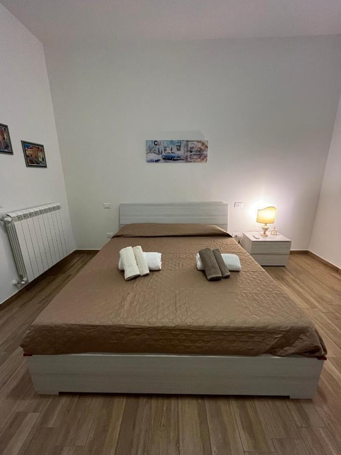 Bed&Breakfast Del Viaggiatore Fondi Buitenkant foto